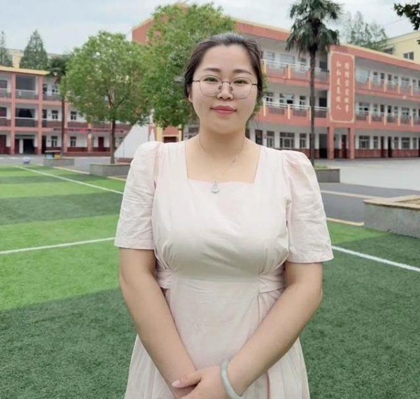 配资预警网 乡村老师六年坚守，点亮孩子心灯，她的故事感动了谁？